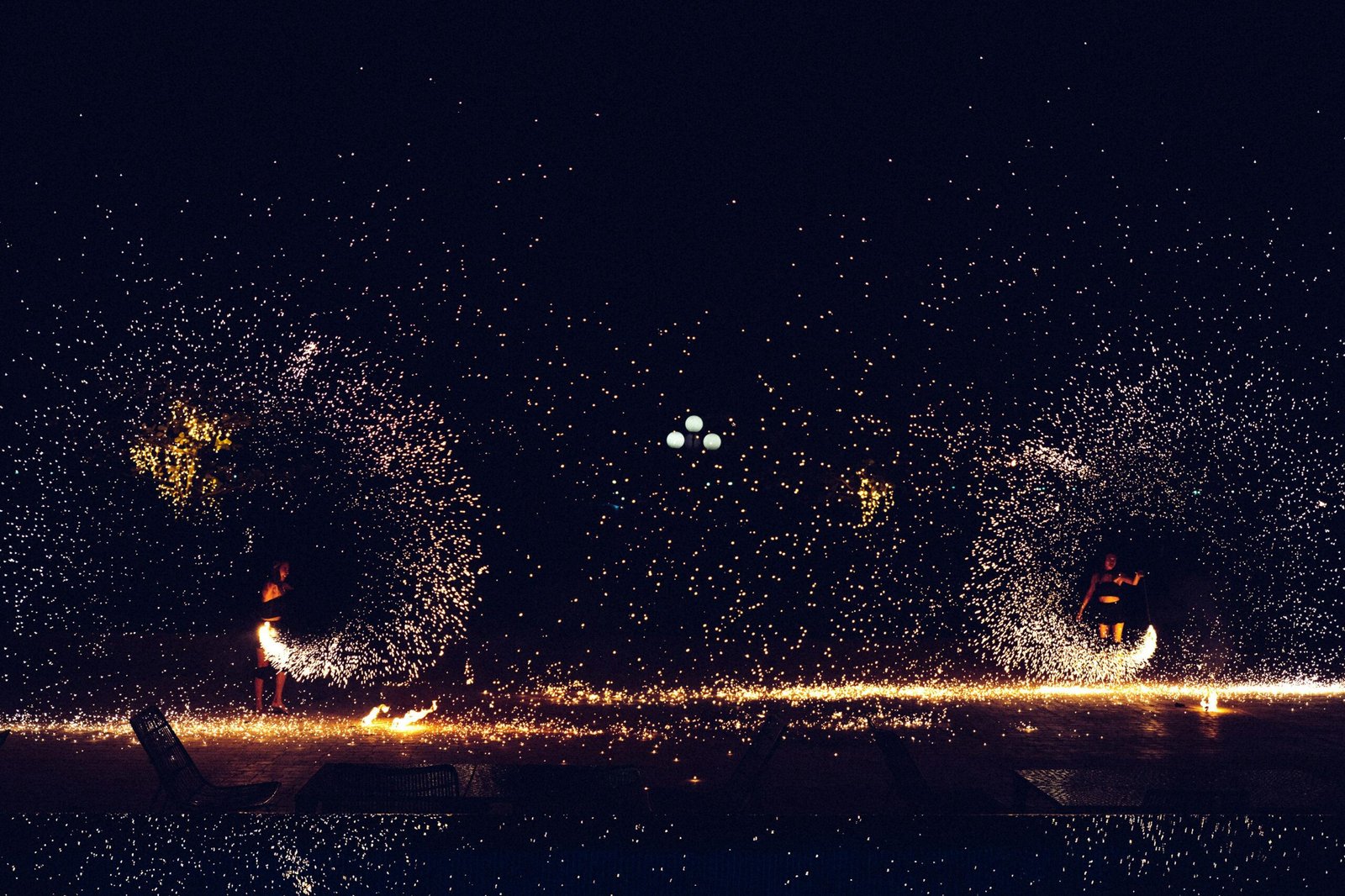 Mesmerizing display of sparkling fireworks lighting up the night sky.